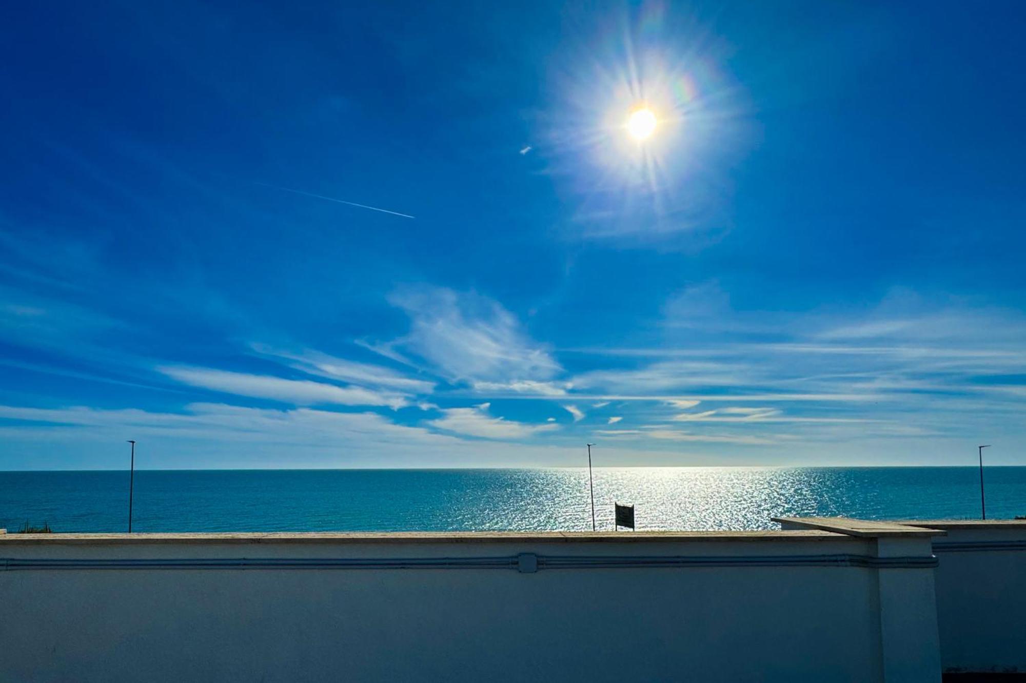 Edo House Anzio - Beachfront - Fronte Mare - Affittacamere Extérieur photo